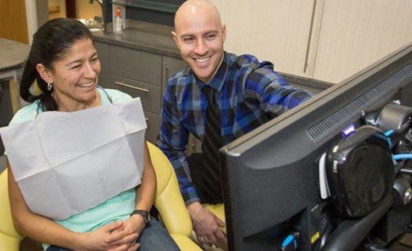 Doctor showing a patient a plan on computer screen
